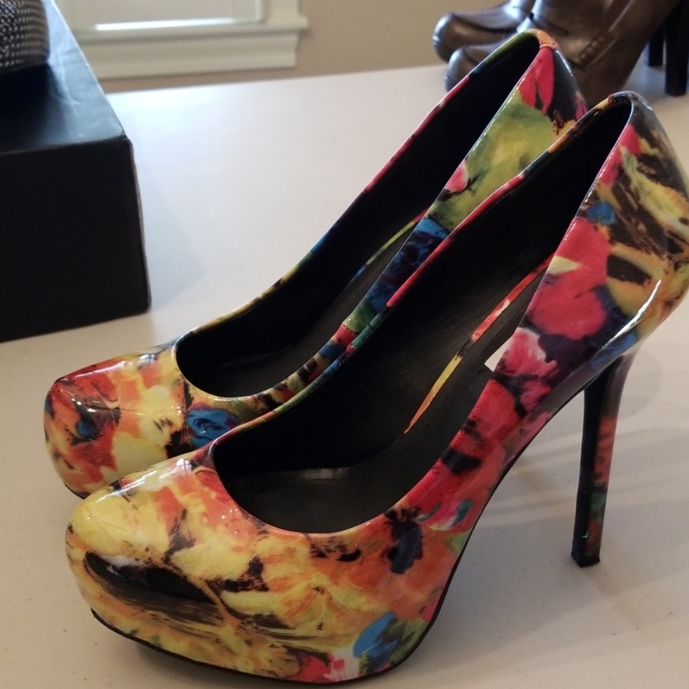 Floral patent Steve Madden 5" heels